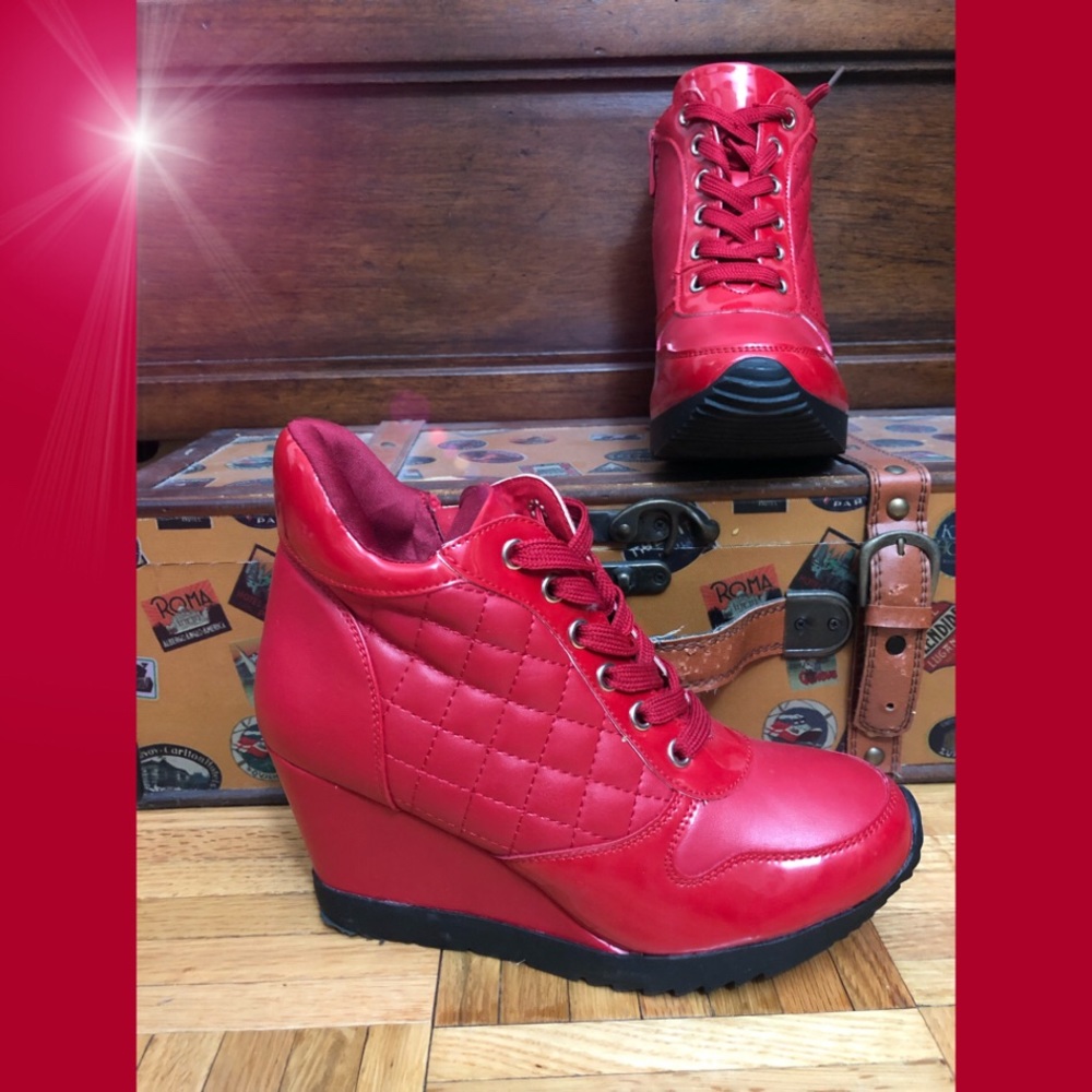 🎉 PRICED TO SELL🎉 Red wedge sneakers